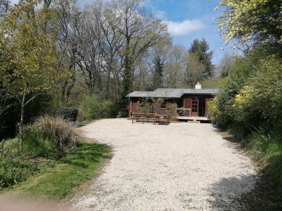 Chalet En Pleine Nature Au Bord D'Un Etang Lanvallay Екстериор снимка