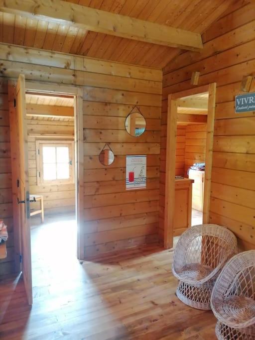 Chalet En Pleine Nature Au Bord D'Un Etang Lanvallay Екстериор снимка