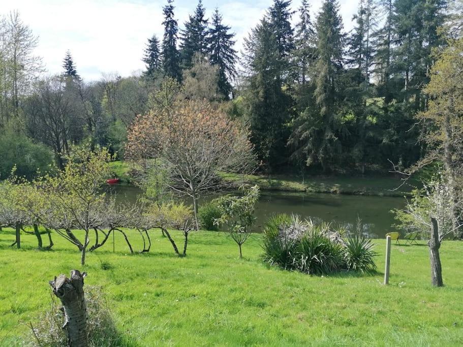 Chalet En Pleine Nature Au Bord D'Un Etang Lanvallay Екстериор снимка