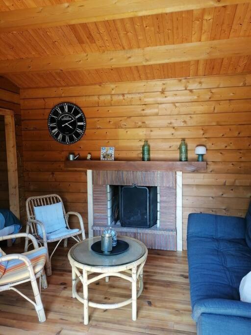 Chalet En Pleine Nature Au Bord D'Un Etang Lanvallay Екстериор снимка