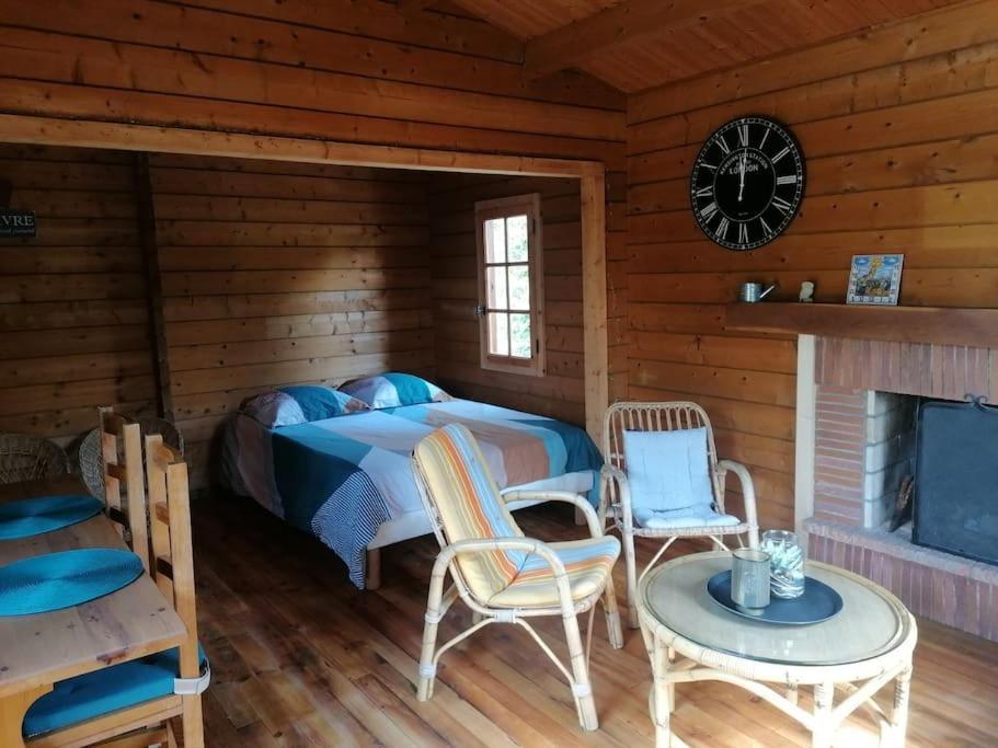 Chalet En Pleine Nature Au Bord D'Un Etang Lanvallay Екстериор снимка
